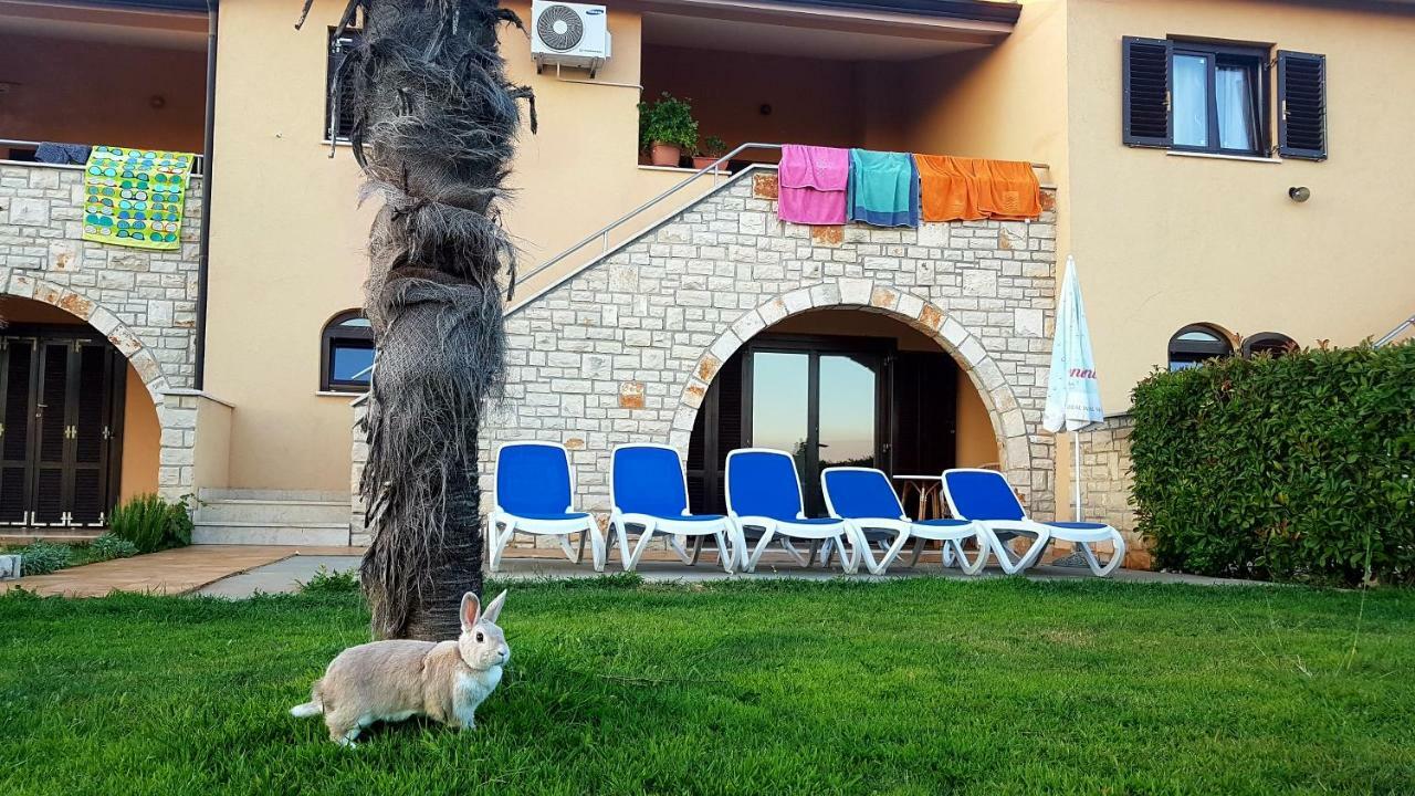 Holiday Home Marina Kastelir Bagian luar foto
