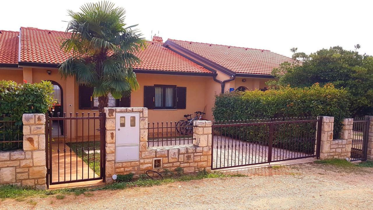 Holiday Home Marina Kastelir Bagian luar foto