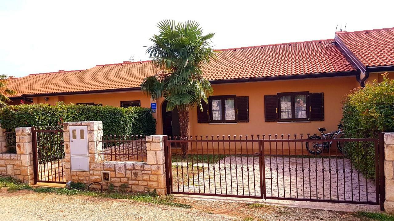 Holiday Home Marina Kastelir Bagian luar foto