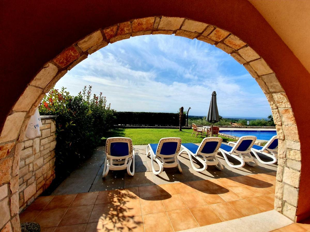 Holiday Home Marina Kastelir Bagian luar foto
